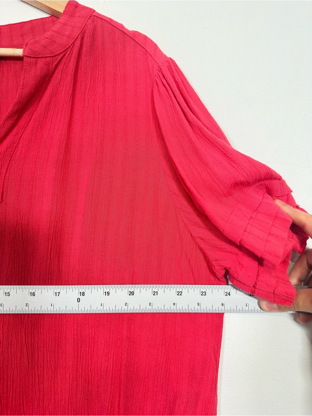 Well Worn Women's Flutter Sleeve Top Blouse Large Split Neck Business Casual - Picture 7 of 7